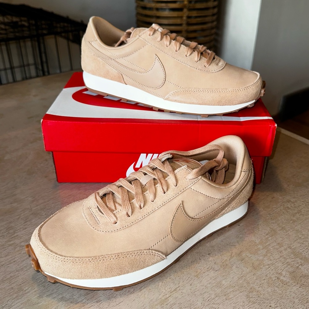 Nike Women’s DBreak Premium MF Shoes
